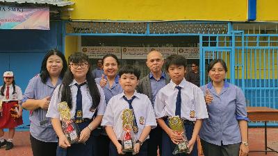 Foto JUARA UMUM SD 6 2025